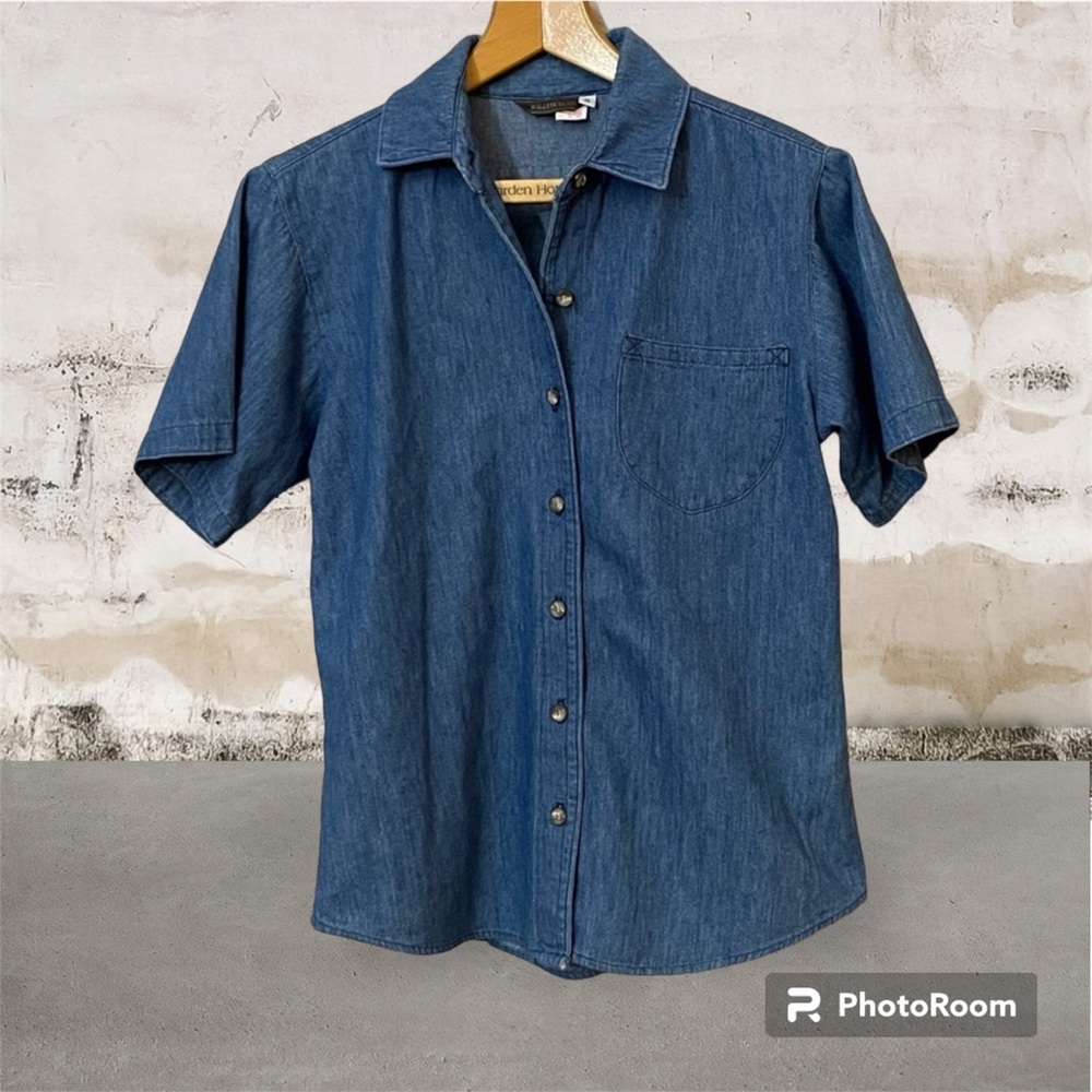 Willowbend denim short sleeved shirt. Women’s size